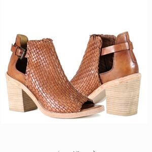 NWT Diba Zest Fully Block Heel Sandals